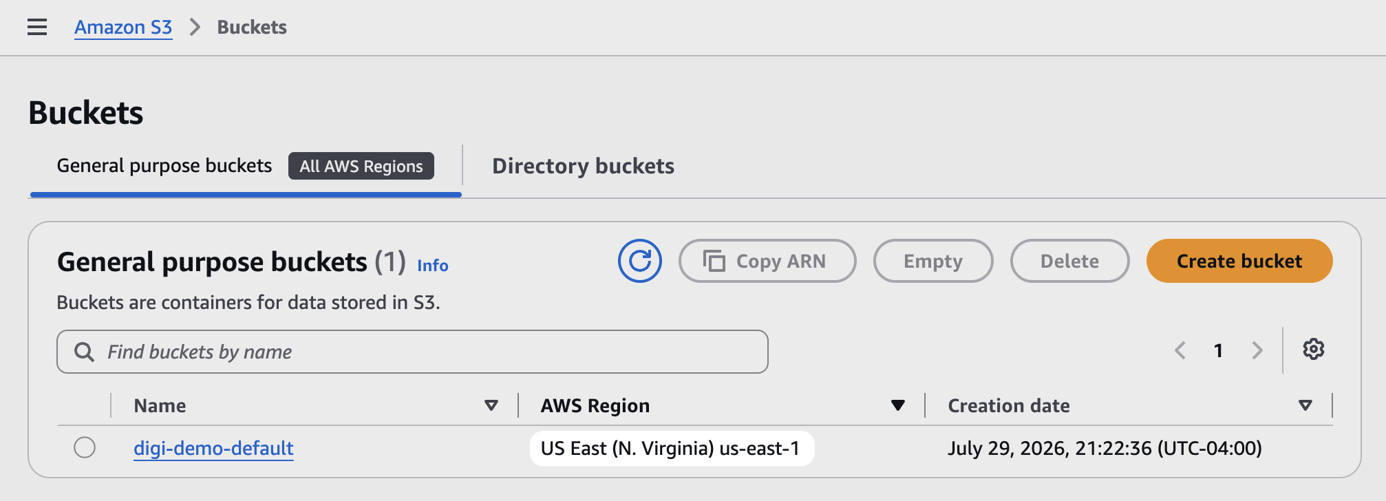 デフォルトバケットのAWSリージョン列を表示するAmazon S3設定画面。