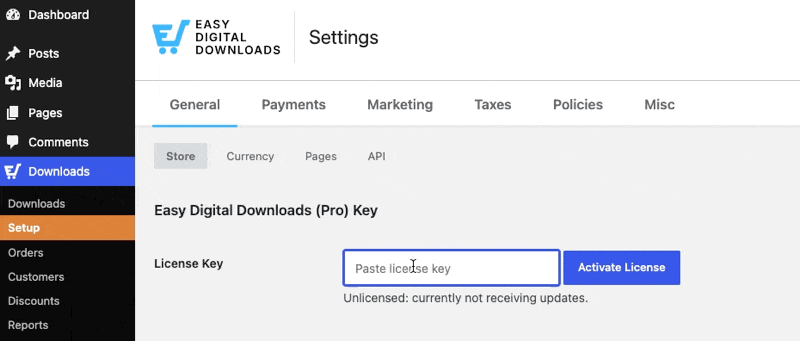 WordPress管理者：ライセンスキー入力とライセンスのアクティベートボタンがあるEasy Digital Downloads設定ページ、左側のナビゲーションが表示されています