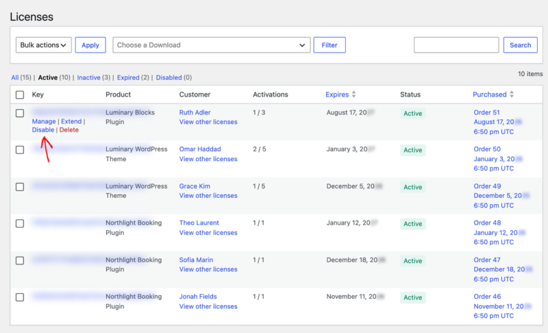 edd-licenses-list – Easy Digital Downloads A tela Licenças mostrando chaves de licença ativas com as ações Gerenciar, Estender, Desativar e Excluir abaixo da primeira chave